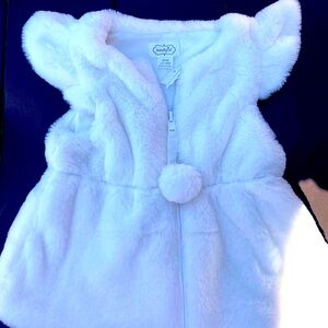 Mudpie NWOT size Small 12-18 month fur zip up sleeveless jacket- so cute!